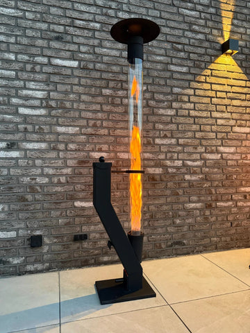 Hledáte cenově dostupné vytápění terasy? Objevte venkovní peletová kamna Flamesa.